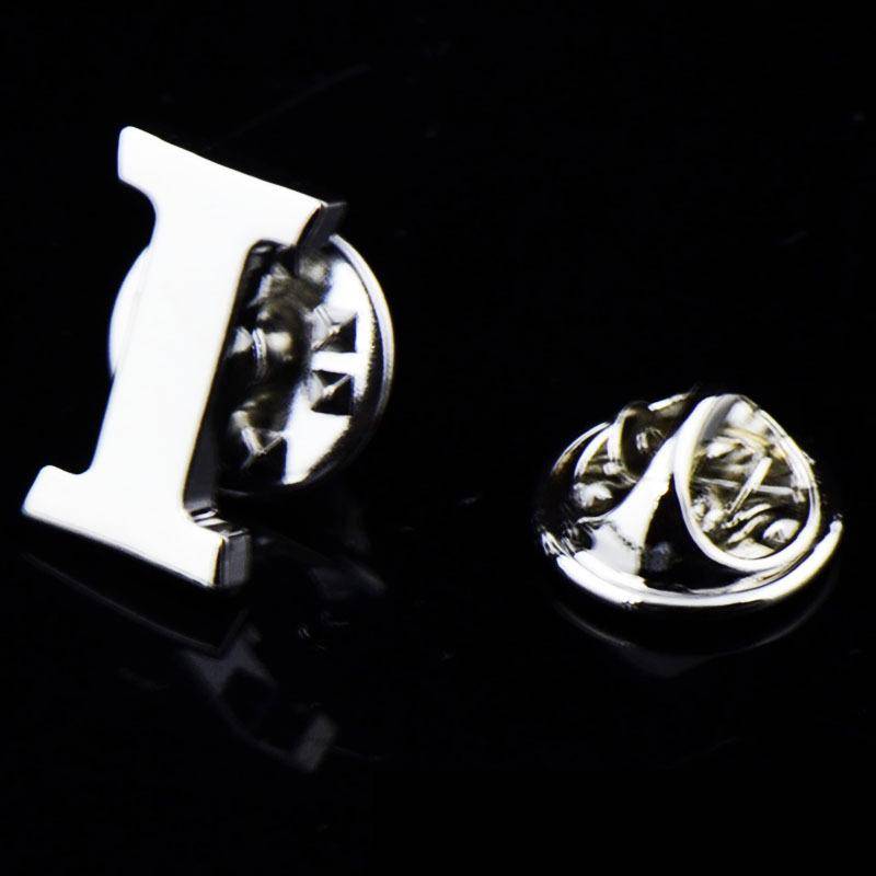 Initiale A bis Z 26 Buchstaben Pin Silber Farbe Mode Englisch Symbol Design Herren Anzug Kragen Revers Brosche Pin Party Schmuck von Joom DACH