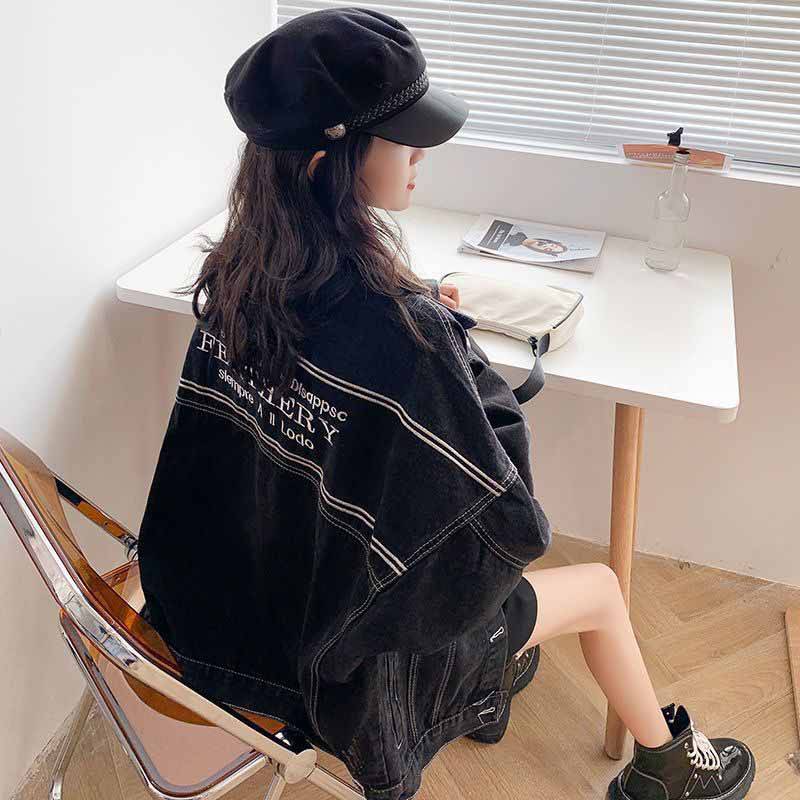 Jeansjacke Damen Buchstabenstickerei Frühling und Herbst Schwarz Helle Liniendekoration Koreanische Version Lose Vielseitige Jacke Trend XXL schwarz von Joom DACH