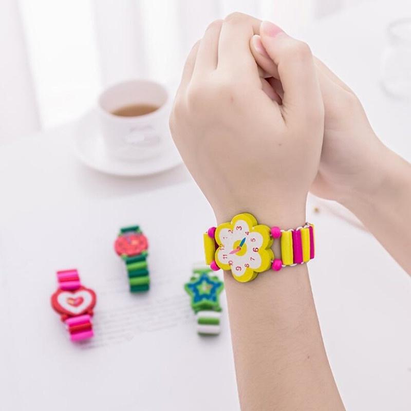 Kinder Cartoon elastische Holz Uhr Armbänder Armreif Spielzeug Schule Award Preis Geschenk 1PC von Joom DACH