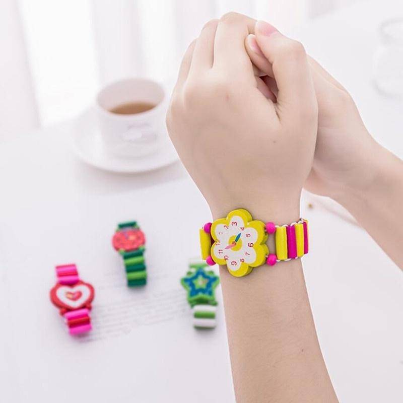Kinder Cartoon elastische Holz Uhr Armbänder Armreif Spielzeug Schule Award Preis Geschenk 1PC von Joom DACH