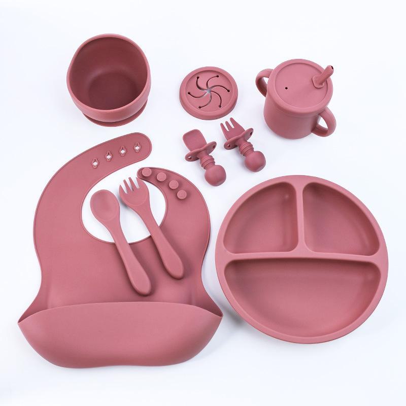 Kindergeschirr-Set aus Silikon: 8-teilig - Enthält Teller, Gabel, Löffel, Lätzchen und Lernbecher Silicone fork and spoon 8-piece set ziegelrot von Joom DACH