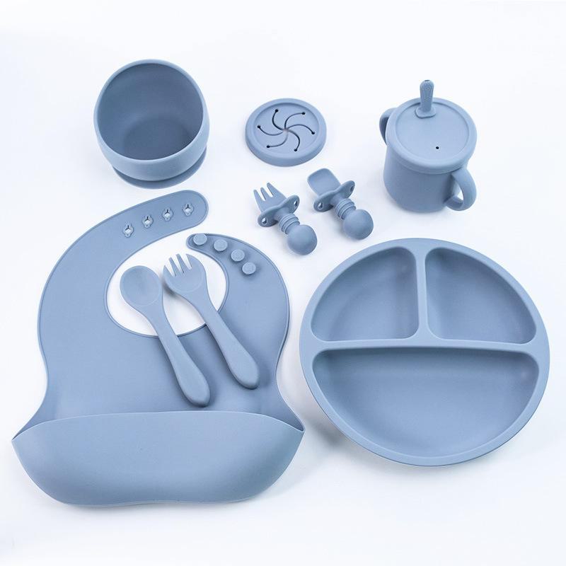 Kindergeschirr-Set aus Silikon: 8-teilig - Enthält Teller, Gabel, Löffel, Lätzchen und Lernbecher Silicone fork and spoon 8-piece set blau/graue von Joom DACH
