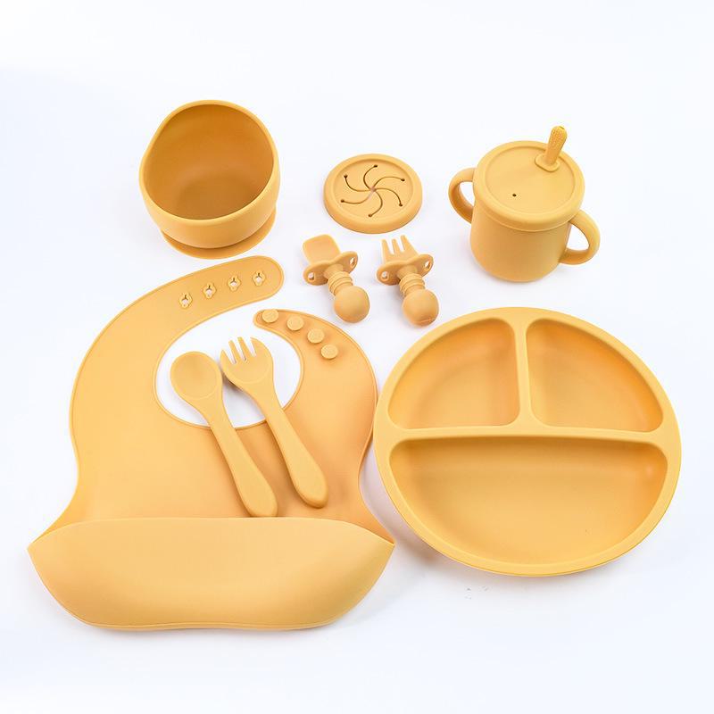 Kindergeschirr-Set aus Silikon: 8-teilig - Enthält Teller, Gabel, Löffel, Lätzchen und Lernbecher Silicone fork and spoon 8-piece set von Joom DACH