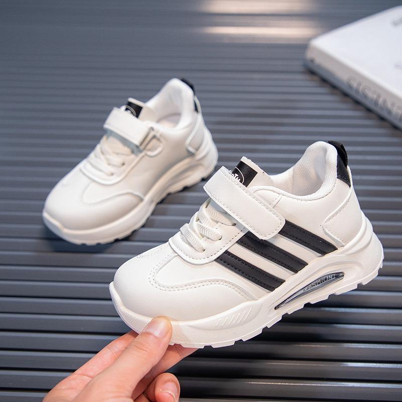 Kindermode Low Top Atmungsaktive Laufsportschuhe Jungen und Mädchen Bequeme Sneakers 31 schwarz/weiß von Joom DACH