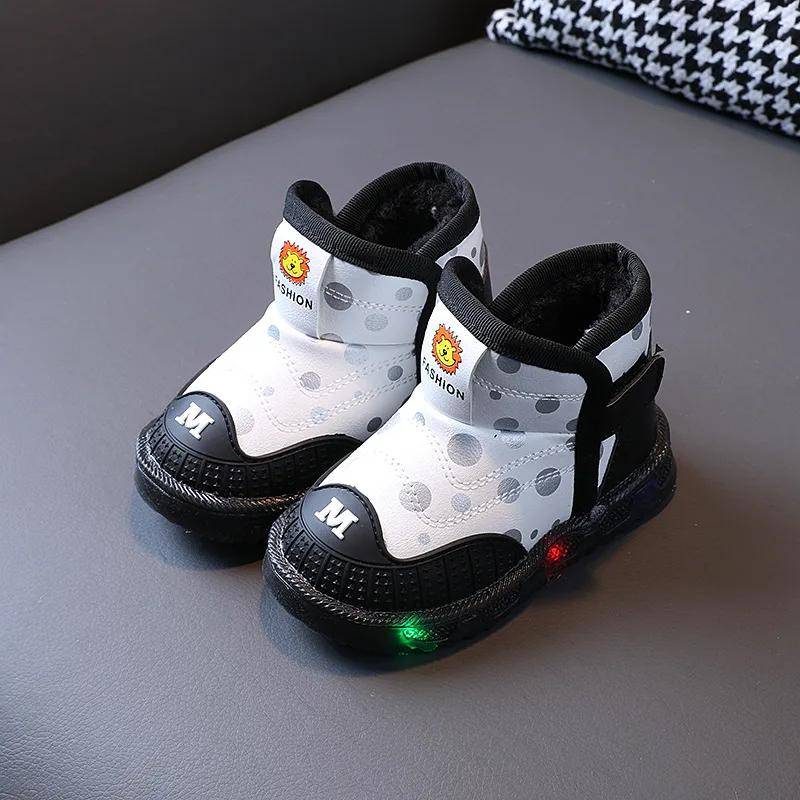 Kinderschuhe Designer Weiche Sohle Leuchtende Schneestiefel Warme Baumwolle Plüsch Winter Baumwolle Einlegesohlen Stiefel Rutschfest Mädchen Sneakers Botas 23insole14cm schwarz weiße von Joom DACH