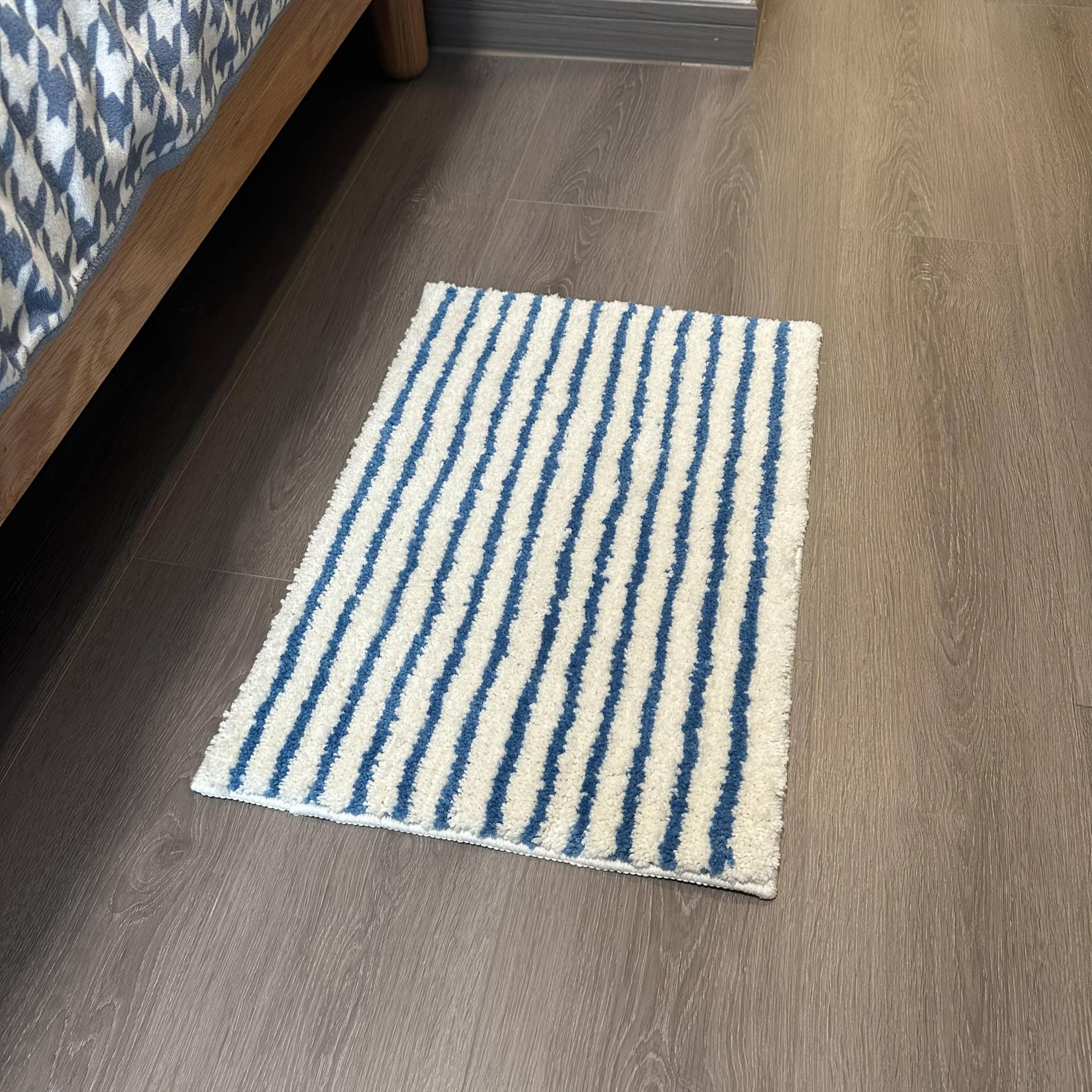 Küchen- und Badezimmerbodenmatte, Rutschfeste Matte, Ultrafeine Bodenmatte, Weiche Saugfähige Badematte, Lange Küchenmatte, Bettvorleger, Gestreifte Fußmatte 41x62cm/16x24inch blau von Joom DACH
