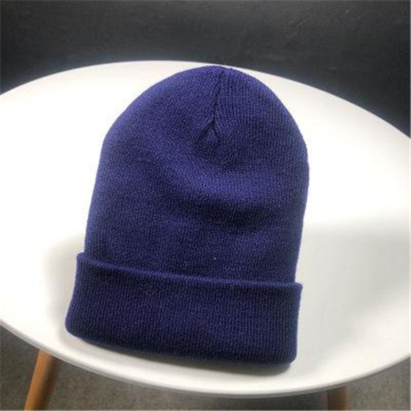 Klassische mehrfarbige Mütze, neue heiße Wintermütze für Damen und Herren, gestrickt, solide Herbst-Mütze 54cm-60cm navy blau Klassische mehrfarbige Mütze, neue heiße Wintermütze für Damen und Herren, gestrickt, solide Herbst-Mütze 54cm-60cm navy blau von Joom DACH