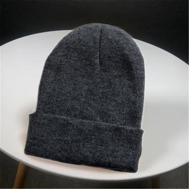 Klassische mehrfarbige Mütze, neue heiße Wintermütze für Damen und Herren, gestrickt, solide Herbst-Mütze 54cm-60cm schwarz/dunkelgrau Klassische mehrfarbige Mütze, neue heiße Wintermütze für Damen und Herren, gestrickt, solide Herbst-Mütze 54cm-60cm schwarz/dunkelgrau von Joom DACH
