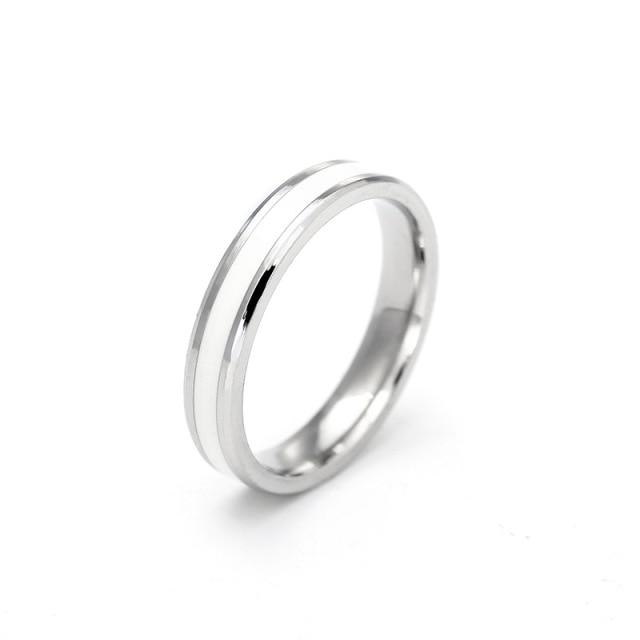Klassische schwarz-weiße Ringe Keramik Titan Stahl Liebhaber einfache Fingerringe für Frauen/Männer kubische Hochzeit Verlobungsring 8 von Joom DACH