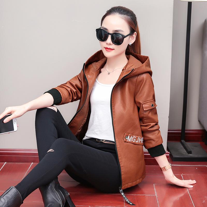 Kleine Lederjacke aus gewaschenem PU-Leder mit Kapuze für Damen im Frühling und Herbst, modisches, altersreduzierendes, einfarbiges, vielseitiges Oberteil M kaffeebraun von Joom DACH