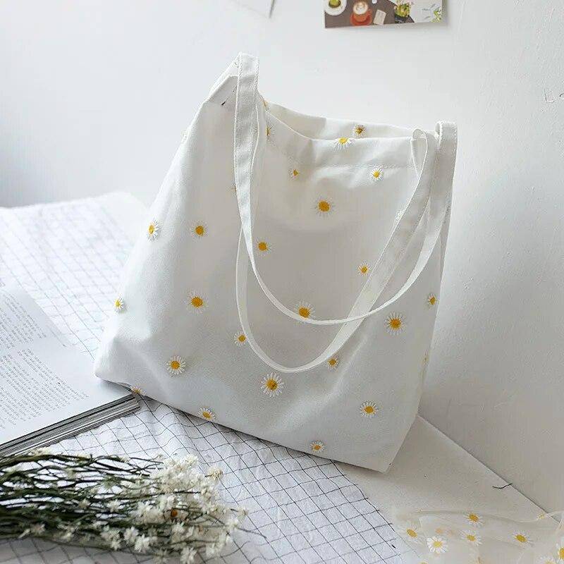Kleine Tragetasche aus Segeltuch für Damen und Mädchen, Shopper, Designer-Handtasche, lässige Stickerei mit Gänseblümchen-Häkelarbeit, süße Netz-Schultertaschen weiß von Joom DACH