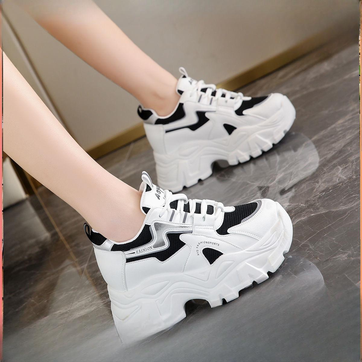 Kleine höhenvergrößernde Schuhe, Kinder neue Sommer dünne atmungsaktive dicksohlige weiße Schuhe, dünne und hohe Dad-Schuhe 40 schwarz von Joom DACH