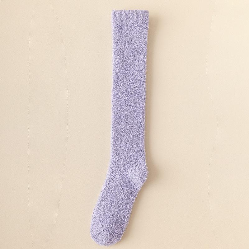 Kniestrümpfe aus Korallenfleece für Damen, gemütliche, verdickte Schlafsocken aus Plüsch im japanischen Stil, warme Wadensocken für den Winter One-size violett von Joom DACH
