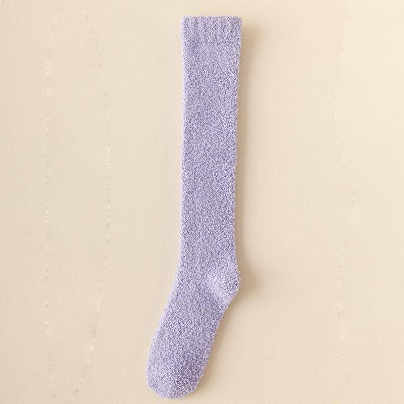 Kniestrümpfe aus Korallenfleece für Damen, gemütliche, verdickte Schlafsocken aus Plüsch im japanischen Stil, warme Wadensocken für den Winter One-size violett von Joom DACH