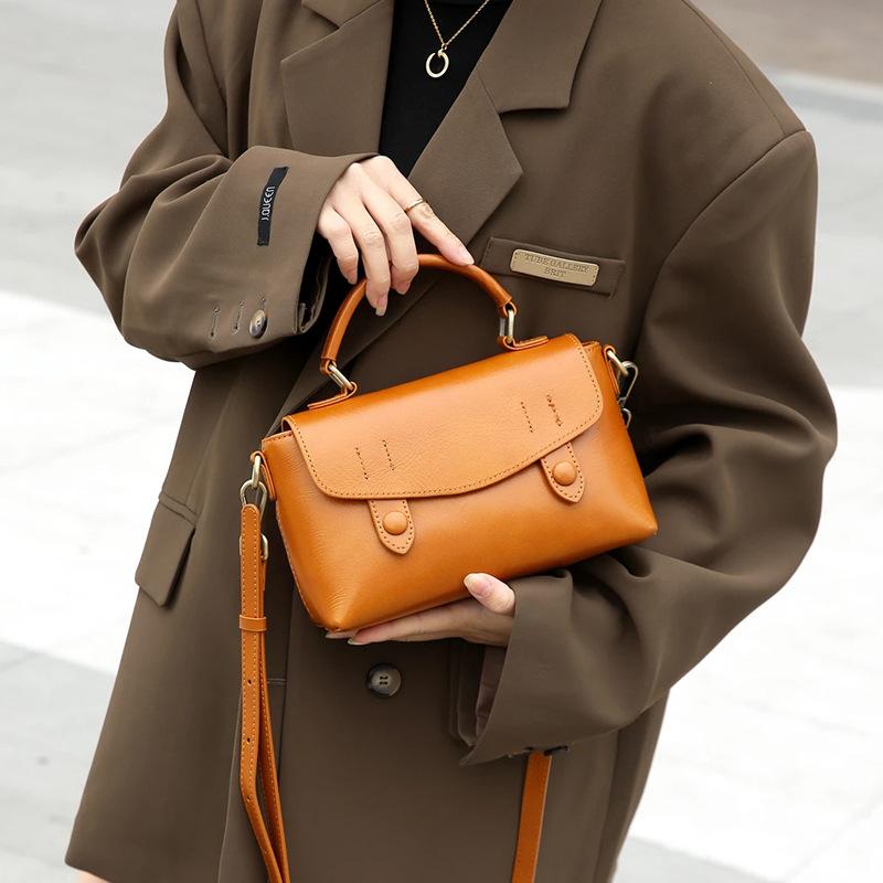 Koreanische Retro Leder Postbotentasche für Damen, Frühling und Sommer Oberste Schicht Leder Mittelgroße Tasche, Einzel-Schulter Umhängetasche für Damen von Joom DACH