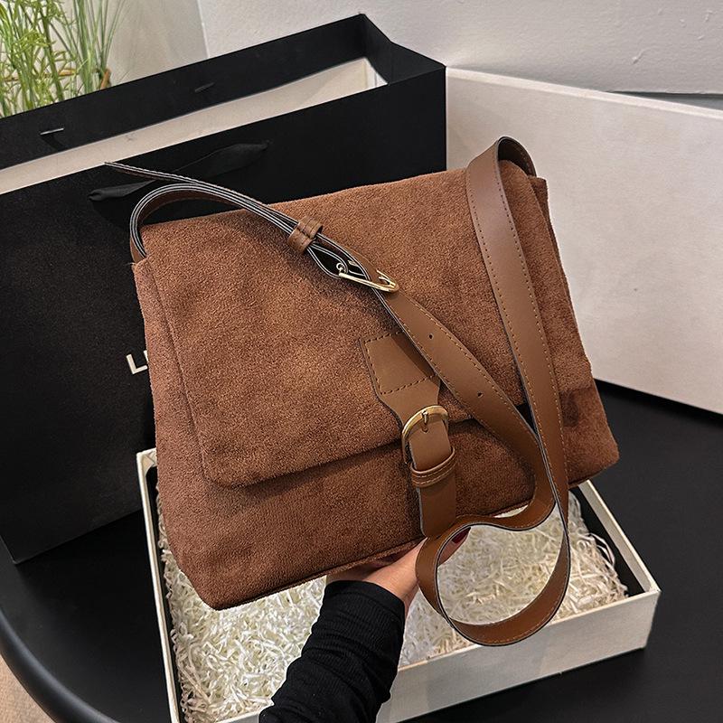 Koreanische Retro Wildleder Umhängetasche für Damen – Vielseitige Frühlings Messenger & Lässige Crossbody kaffeebraun von Joom DACH