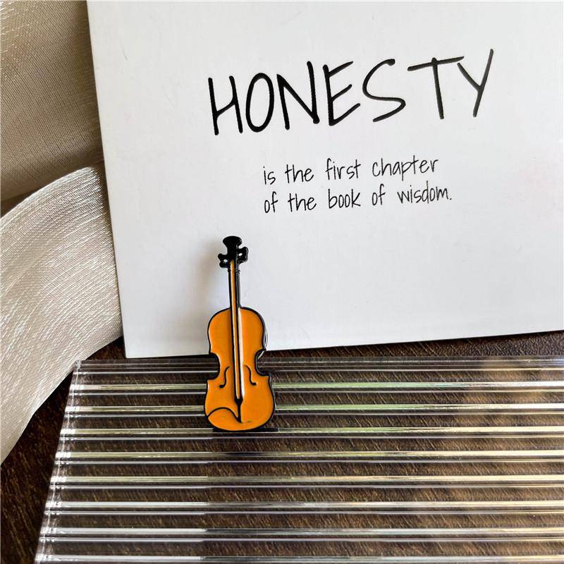 Kreative Musikinstrument Emaille Brosche Rock Orchester Violine Gitarre Bass Abzeichen Kleidung Anstecknadeln Kinder Geschenke Schmuck Style 6 von Joom DACH