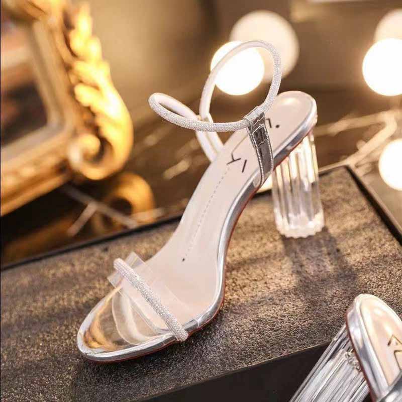 Kristall Sandalen Frauen Tragen Transparent Französisch Ein-Wort Sandalen Fee Stil High Heels Dicke Absätze Sommer 40 silber Kristall Sandalen Frauen Tragen Transparent Französisch Ein-Wort Sandalen Fee Stil High Heels Dicke Absätze Sommer 40 silber von Joom DACH