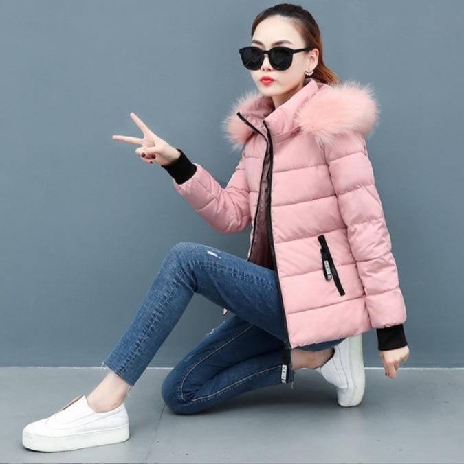 Kurze Baumwollkleidung Damen Wintermantel Baumwolljacke Schlank Verdickt Großer Pelzkragen Kleine Person Baumwollkleidung XXXXL rosa von Joom DACH