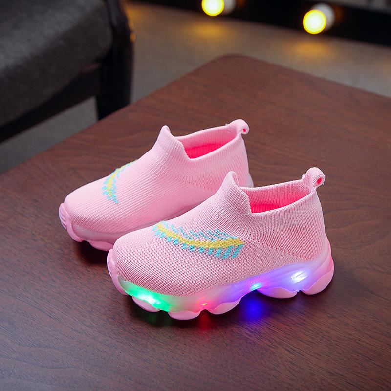 LED-Leuchtsockenschuhe Jungen und Mädchen Leuchtschuhe Herbst und Sommer Neue atmungsaktive Fliegenstrick-Sportschuhe Federleuchtende Schuhe 25 rosa von Joom DACH