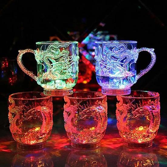 LED-blinkender Farbwechsel, wasseraktiviert, leuchtender Drachen-Bier-Whisky-Becher 5cups von Joom DACH