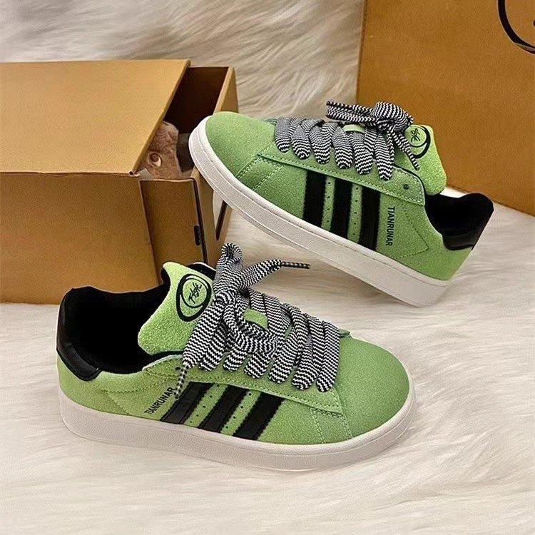 Lässige Brotschuhe Damen Frühjahr Neue Plateau-Sohle Sport-Board-Schuhe Flache Sohle Vielseitige Nischen-Weißschuhe 39 grün von Joom DACH