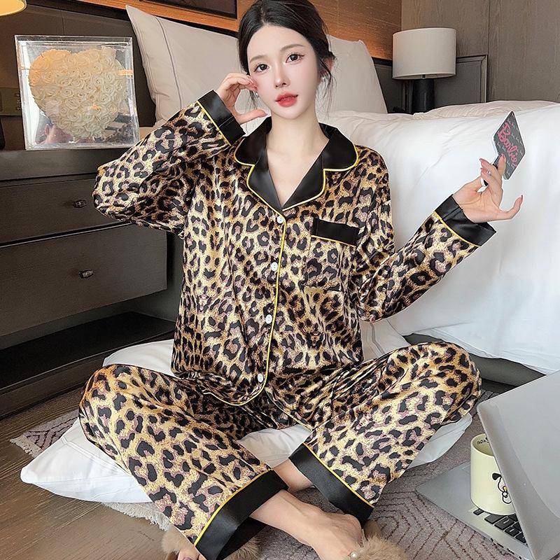 „Langärmliger Luxus-Pyjama aus Eisseide mit Bienen-Print für Frühling und Sommer – Zweiteiliges Damen-Set“ 2XL (130-145 jin) von Joom DACH