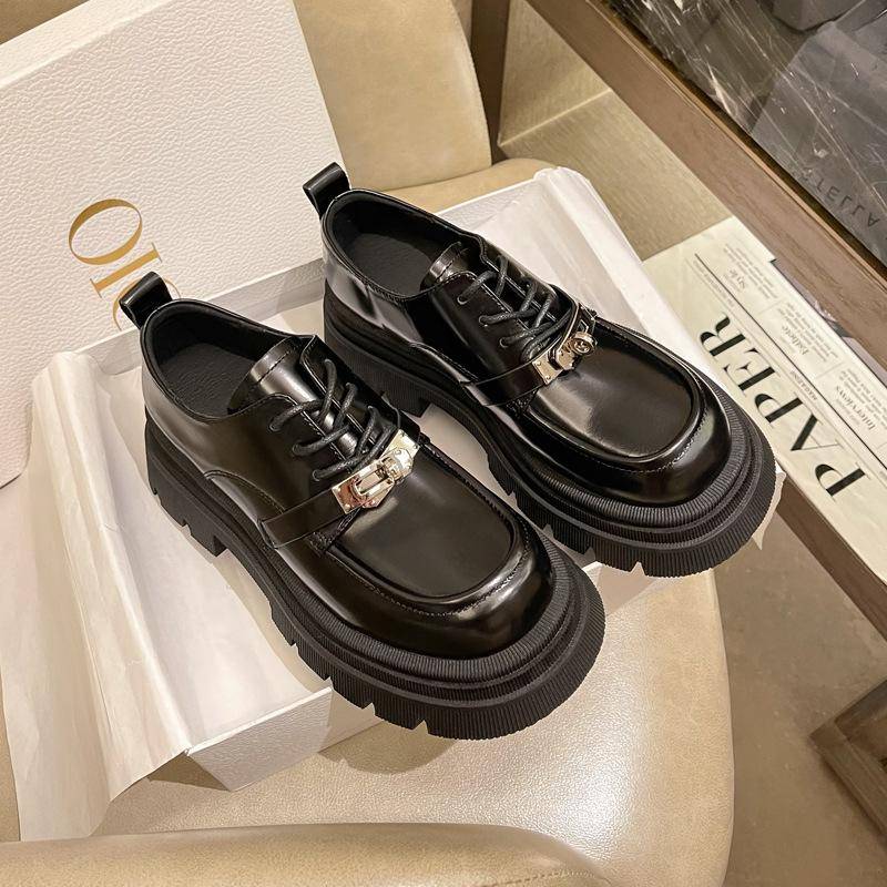 Leder-Loafer mit dicker Sohle für Damen im Winter, neuer britischer Stil, All-Match-Schnürschuhe mit erhöhtem Schloss, kleine Lederschuhe 39 von Joom DACH