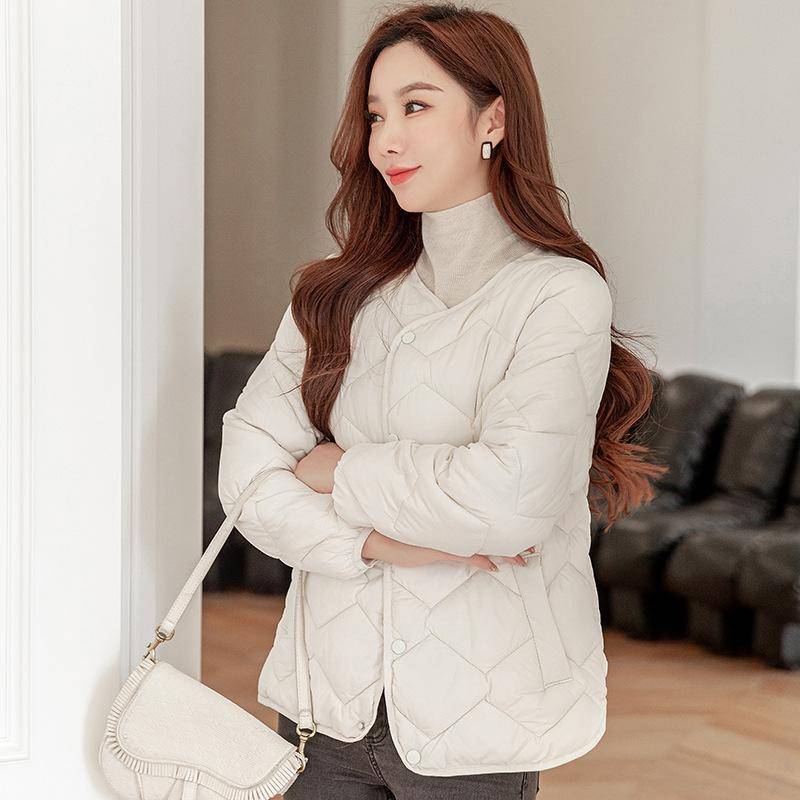 Leichte Daunenmäntel für Damen im Winter, Rundhalsausschnitt, Rautensteppung, kurze Daunenjacke mit Knopfleiste, weich, warm, bequem, schmale Plus-Kurz-Pufferjacke 4XL weiß von Joom DACH