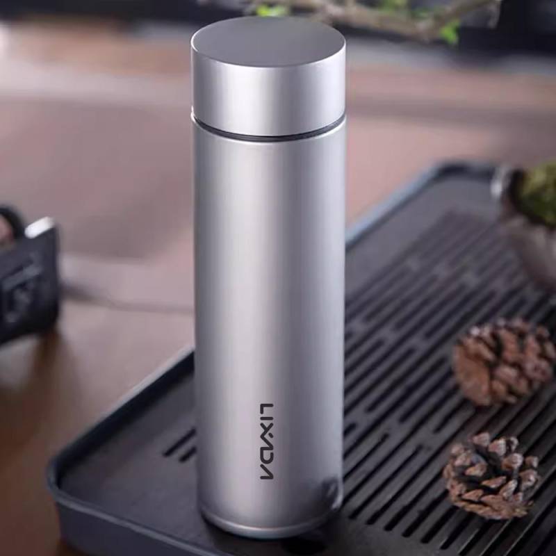 Leichte isolierte Wasserflasche Kleine Metall-Thermoskanne Wasserflasche Pure Ti Doppelschicht 450ml mit 2 von Joom DACH