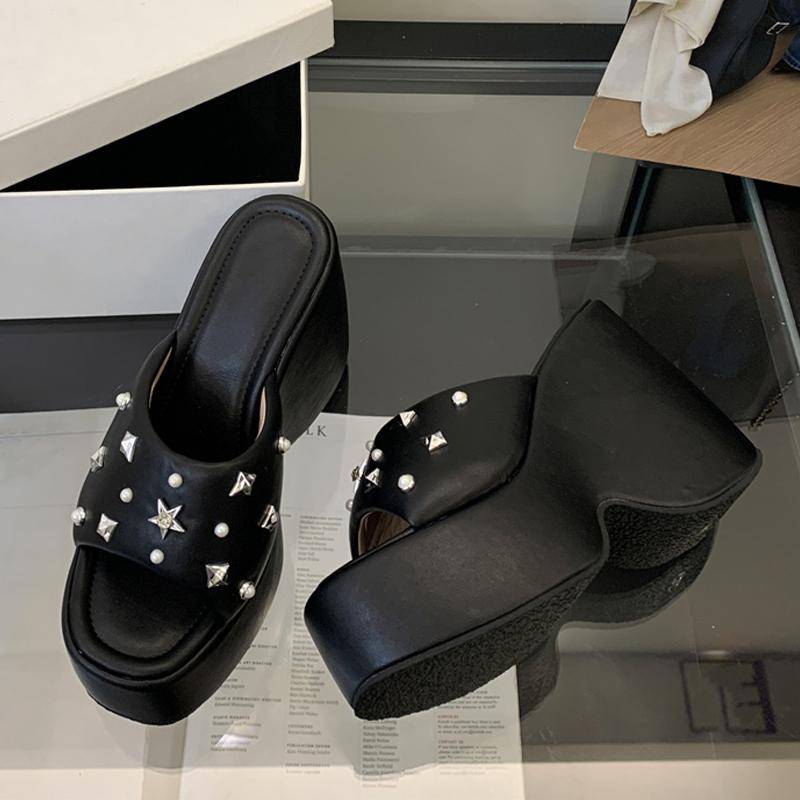 Liyke Hochwertige Bequeme Weiche Leder Keilabsätze Plateau Pantoletten Damenmode Metallnieten Designer Sandale Damen Partyschuhe 35 schwarz von Joom DACH