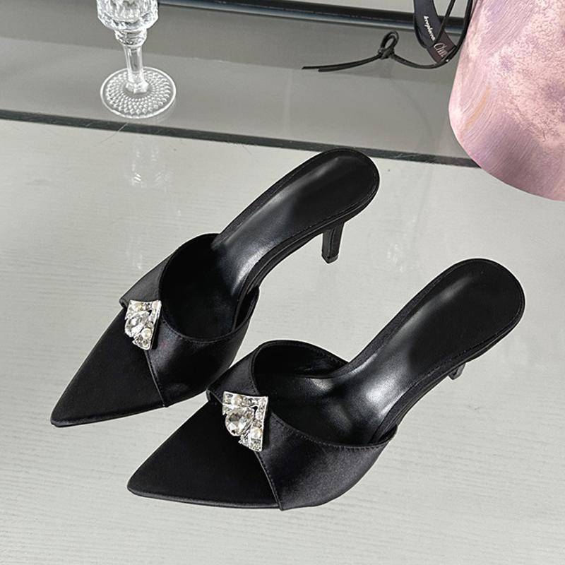 Liyke Sommermode Kristall Schnalle Satin Damen Hausschuhe Slipper Damen Sandalen Dünne Hohe Absätze Mules Outdoor Kleid Pantoletten Schuhe 35 schwarz von Joom DACH