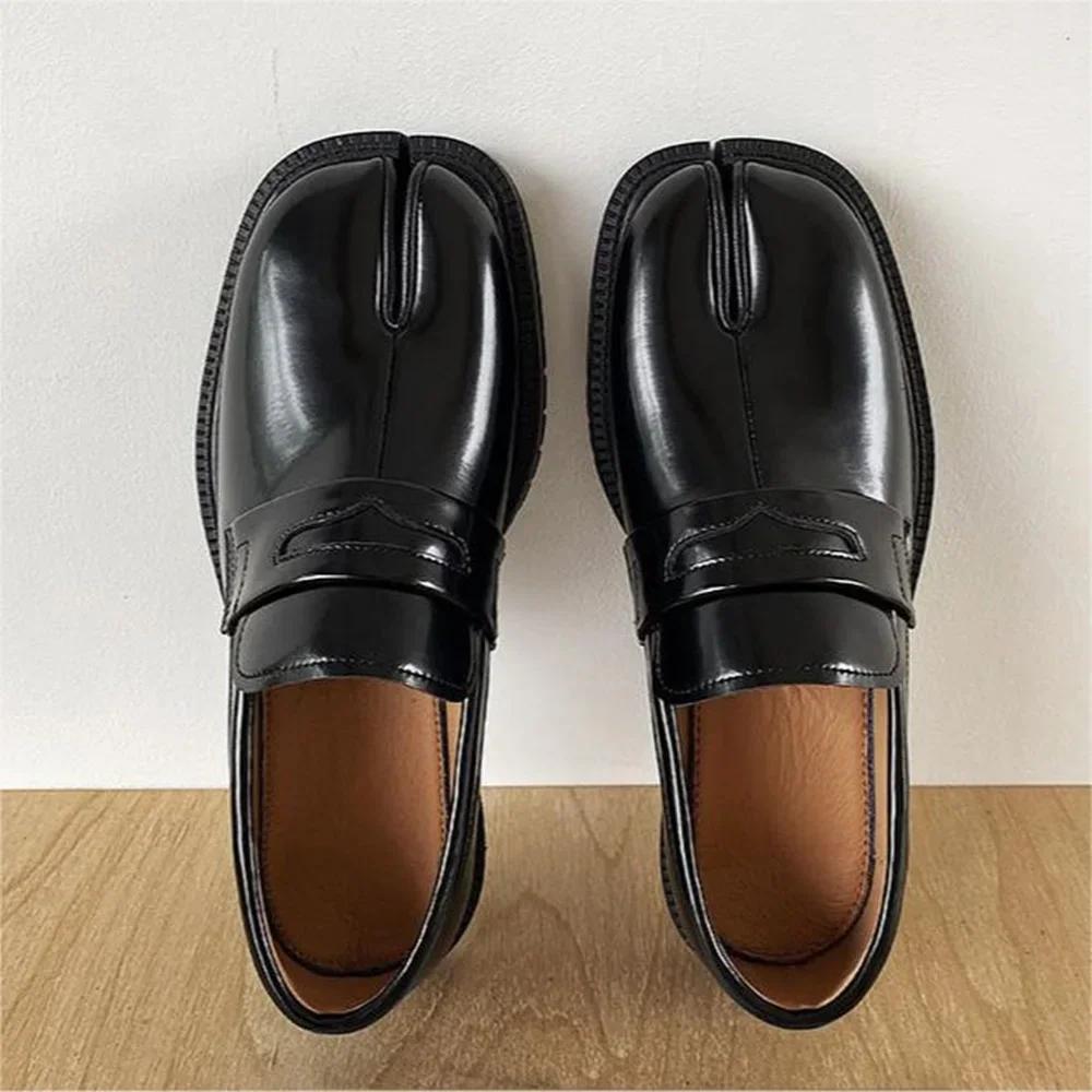 Loafer für Damen und Herren, geteilte Zehenpartie, dicke Sohle, lässige Lederschuhe Men 43 schwarz von Joom DACH