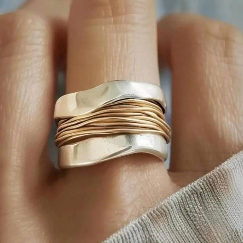 Luxuriöser europäischer und amerikanischer zweifarbiger Stahldraht breites Gesicht Schmuck minimalistischer Design-Sinn Internet-Berühmtheit Herren- und Damenring personalisierter Ring No. 8 von Joom DACH