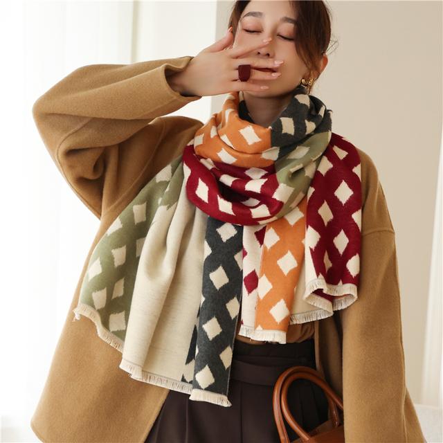 Luxus Kaschmir Schal Winter Frauen Pashmina Schals Warme Decke Wraps Weiblich Foulard Bandana Marke Dicke Druck Schals 200x65cm von Joom DACH