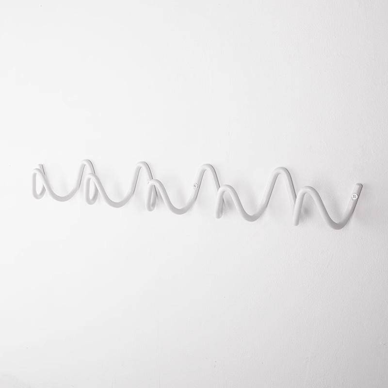 MOMO Minimalistische Haken Eingang Bauhaus Garderobe Wandbehang Wand hinter Tür Eingangsbereich Kleider Hut Haken Galvanisierte Metallhaken drill installation von Joom DACH