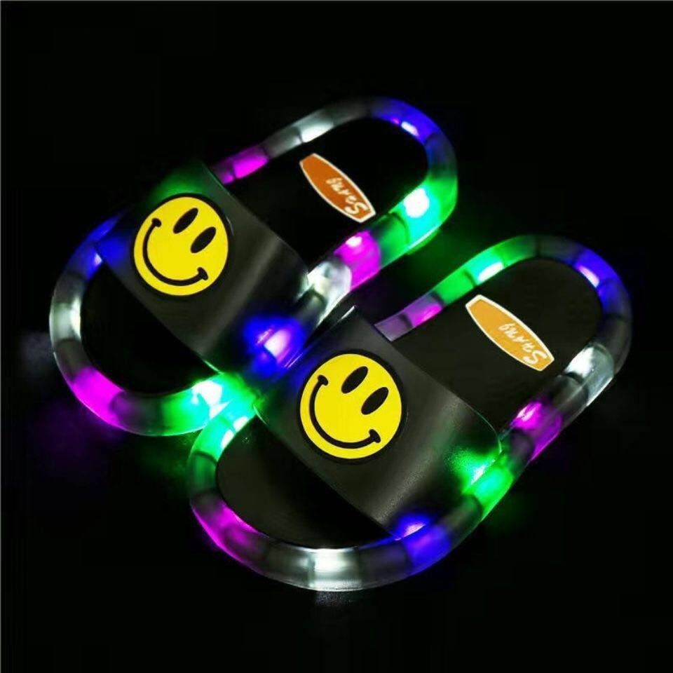 Mädchen Hausschuhe Kinder Smiley Gesicht LED Kinder Hausschuhe Baby Sandalen Kinder Schuhe für Mädchen Jungen Leuchtende Schuhe Kleinkind 34/35# schwarz Mädchen Hausschuhe Kinder Smiley Gesicht LED Kinder Hausschuhe Baby Sandalen Kinder Schuhe für Mädchen Jungen Leuchtende Schuhe Kleinkind 34/35# schwarz von Joom DACH