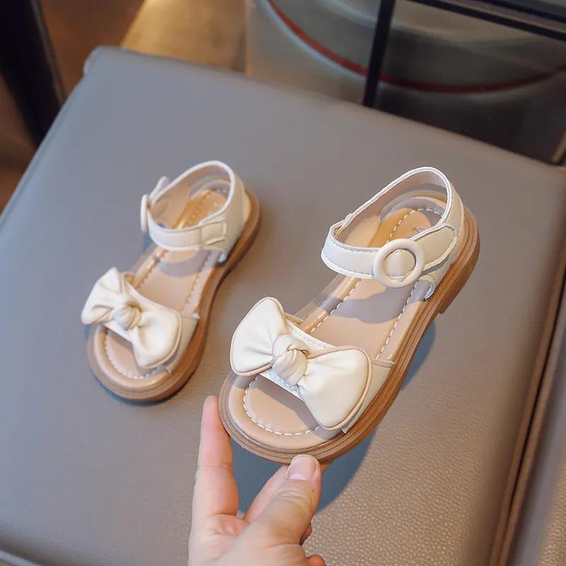 Mädchen Sandalen Mädchen Sommer Weiche Sohle Flache Strandsandalen Rutschfest Blätter Dekoration Lässige Prinzessin Leichte Sandalen 24 beige von Joom DACH