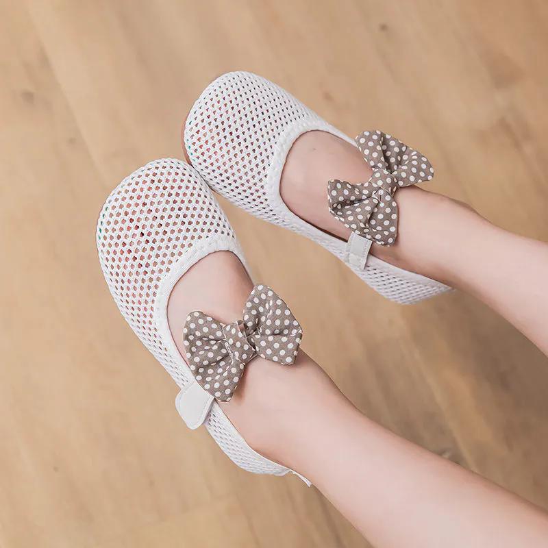 Mädchen Sommerschuhe Weiche Sohle Einfarbig Prinzessin Schuhe Kleine Mädchen Rutschfest Hohles Mesh Freizeit Leichte Schuhe 23 weiß von Joom DACH