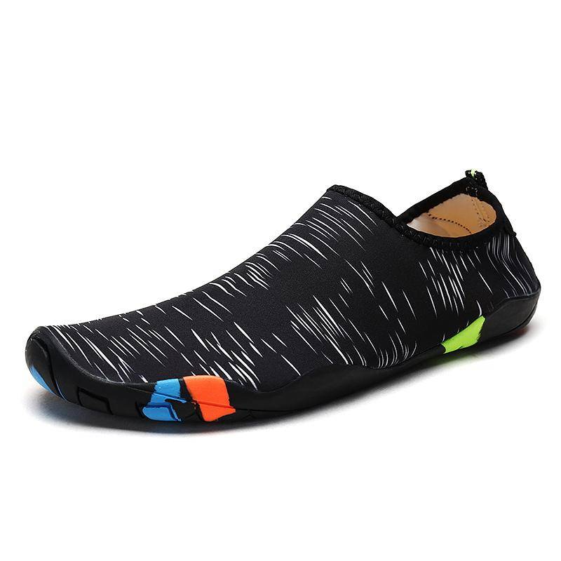 Männer elastische weiche Aqua-Schuhe Frauen leichte schnell trocknende Wat-Sneaker für Spaziergänge am Meer Surf-Schuhe Slip-on-Schwimmschuhe Größe 35-46 43 weiß/schwarz von Joom DACH