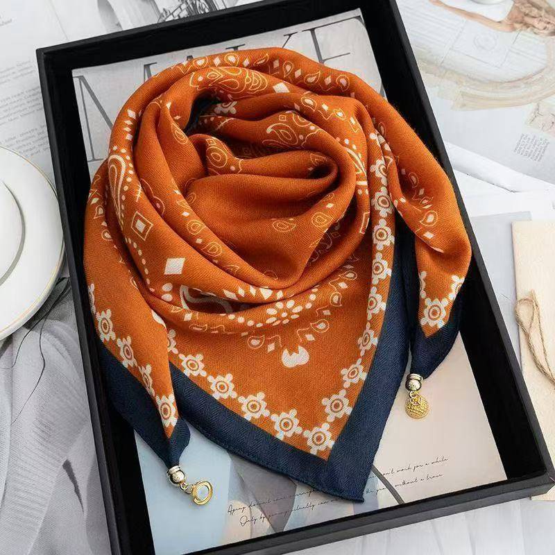 Magnetischer Dreiecksschal für Damen Herbstmode Halswickel Warm Weich Seidenähnlicher Schal one size von Joom DACH