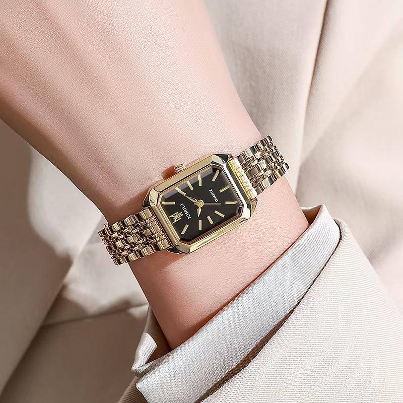 Marke Edelstahl Armband Uhr Frauen Luxus Geschenk Quarz Armbanduhr Student Mode Einfache Quadratische Quarz Uhren 1PCS von Joom DACH