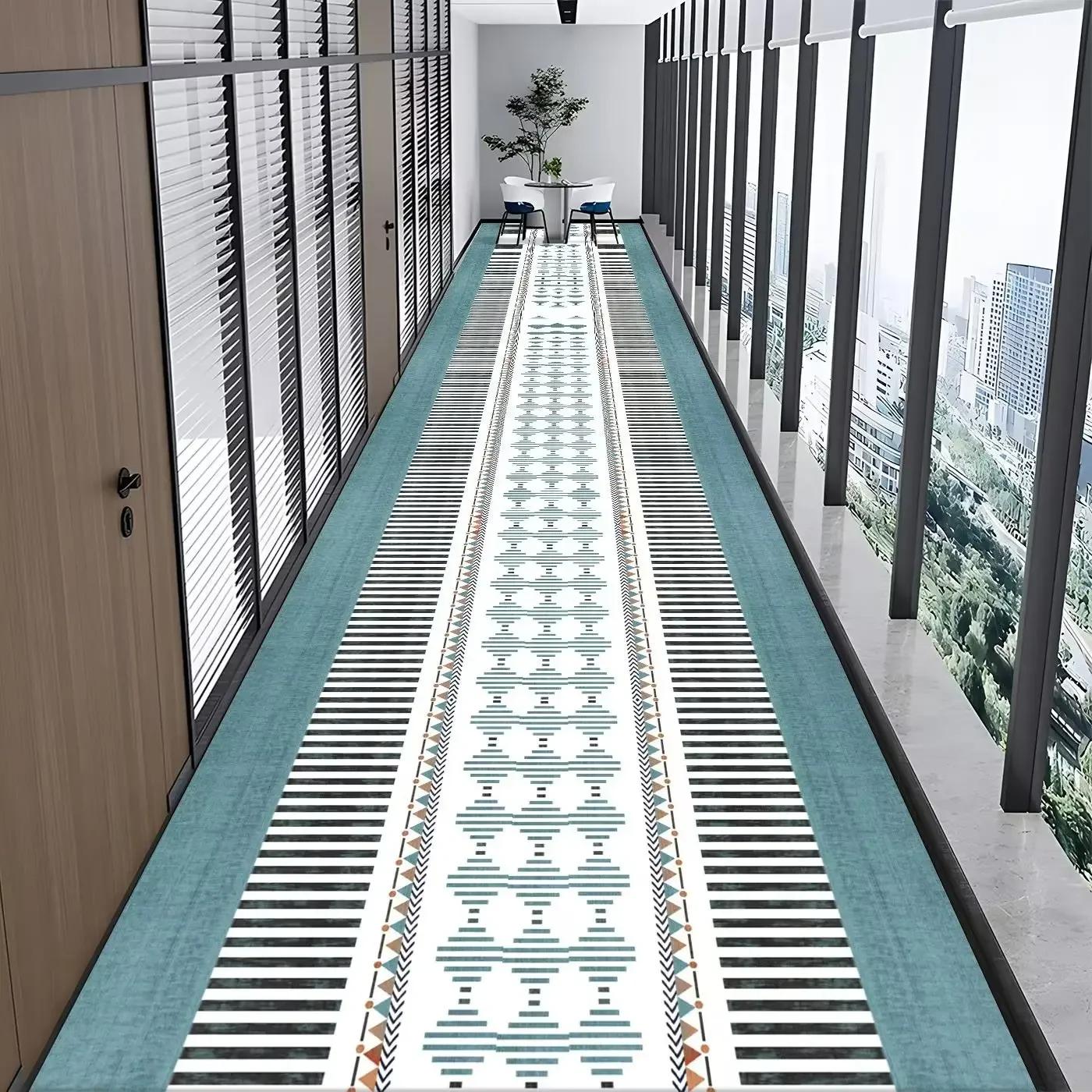 Maßgeschneiderte lange Flurteppiche Europäische Treppen Korridor Teppich Hochzeit Hotel Teppich Bereich Teppiche Läufer Blume Rutschfester Boden Customized size von Joom DACH