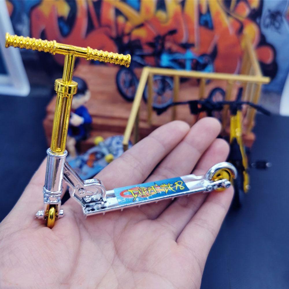 Mini-Roller mit zwei Rädern, Lernspielzeug für Kinder, Finger-Roller, Fahrrad, Griffbrett, Skateboard von Joom DACH