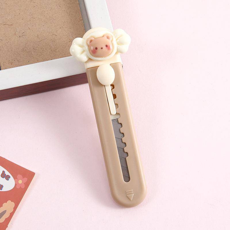 Mini-niedliches Caroon-Allzweckmesser für Studenten, kleiner Kawaii-Brieföffner, Clip, Papier für Büro, Studentenbedarf, Bürozubehör 9.2*1.9cm von Joom DACH