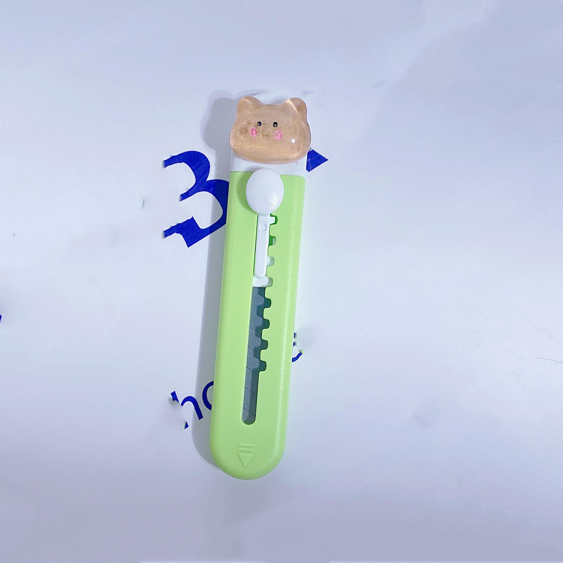 Mini-niedliches Caroon-Allzweckmesser für Studenten, kleiner Kawaii-Brieföffner, Clip, Papier für Büro, Studentenbedarf, Bürozubehör 9.5*2cm von Joom DACH