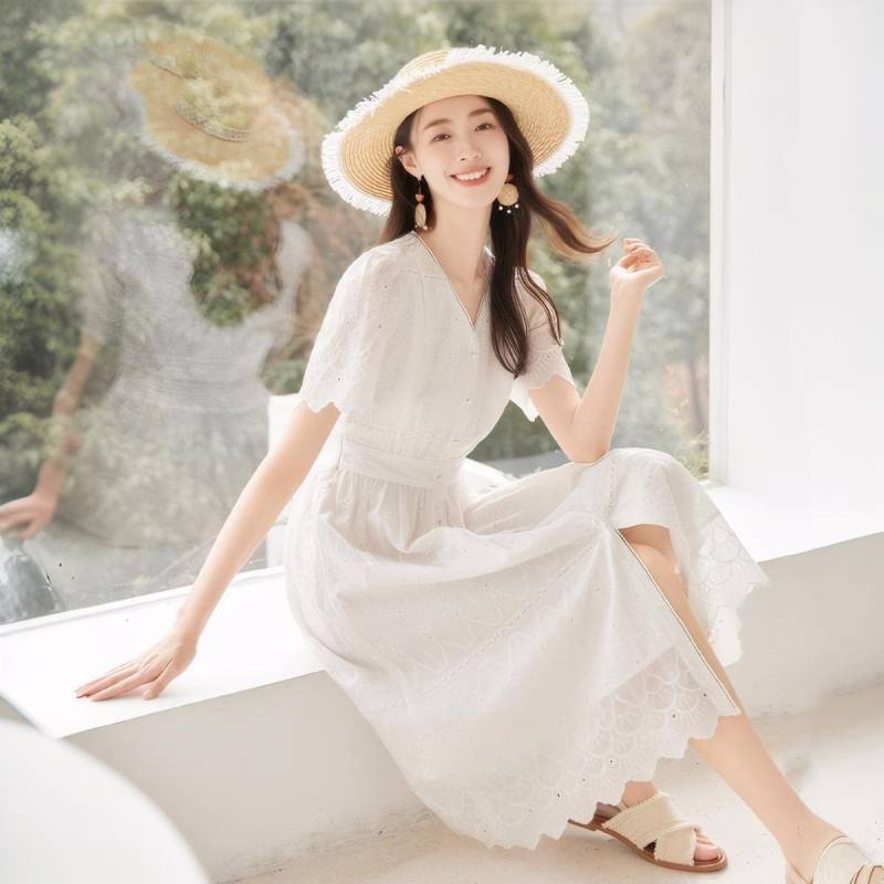 Mittellanges Kleid mit Hohlstickerei und V-Ausschnitt für Damen im Sommer, neuer, taillenbetonter und schmaler weißer Rock im literarischen Stil XL elfenbein von Joom DACH