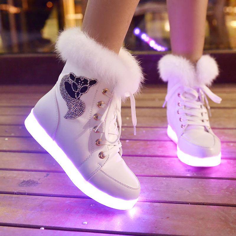 Mode 2024 Erwachsene Unisex Damen Herren Kind Leucht Turnschuhe USB Ladung Jungen LED Bunte Leuchtende Schuhe Warme Licht-up Botas Mujer Tênis 41 weiß von Joom DACH