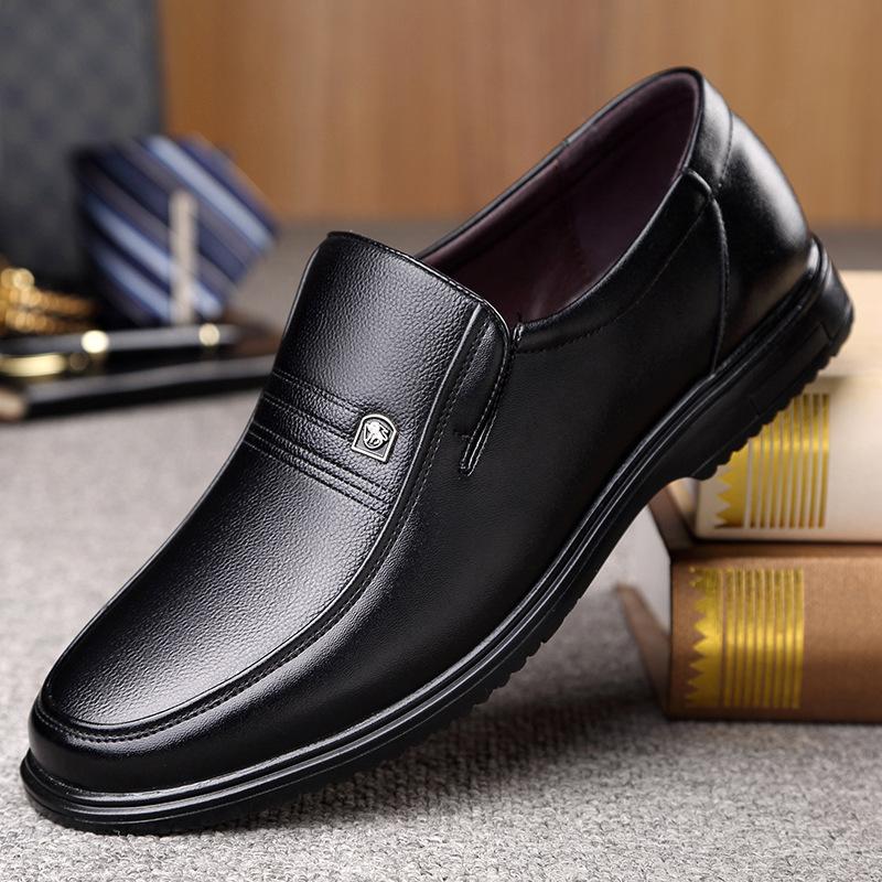 Mode Echtes Leder Handgemachte Schuhe Männer Loafer Slip Auf Business Casual Schuhe Klassische Weiche Leder Hombre Atmungsaktive Männer Schuhe Flache 42 schwarz von Joom DACH