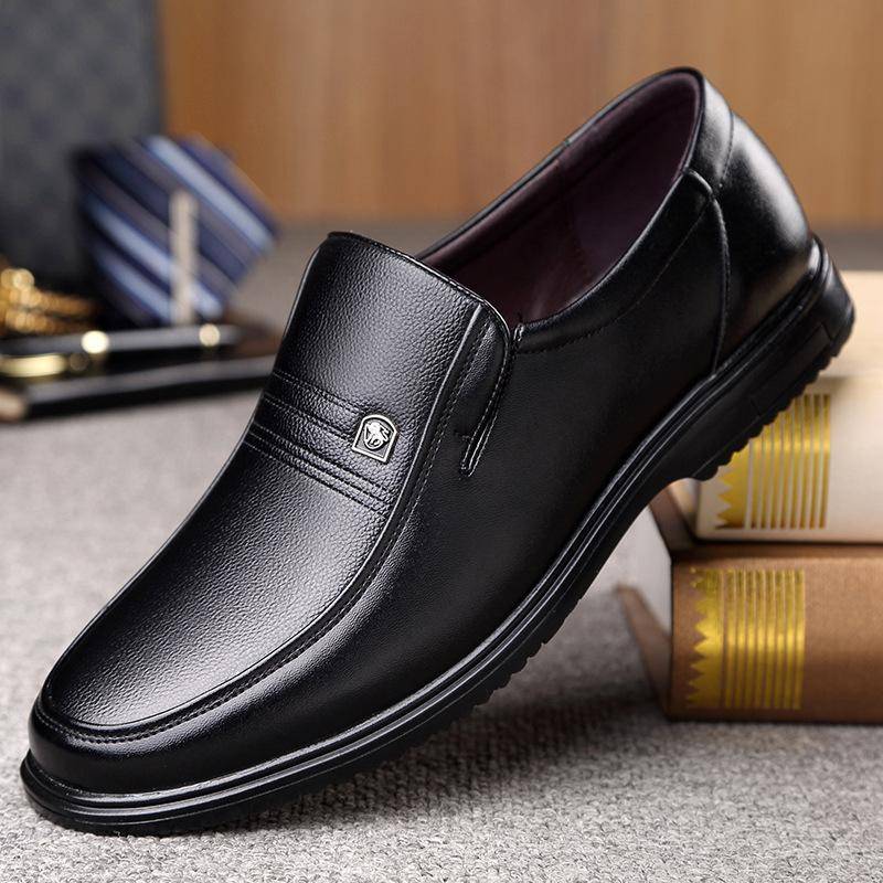 Mode Echtes Leder Handgemachte Schuhe Männer Loafer Slip Auf Business Casual Schuhe Klassische Weiche Leder Hombre Atmungsaktive Männer Schuhe Flache 45 schwarz von Joom DACH